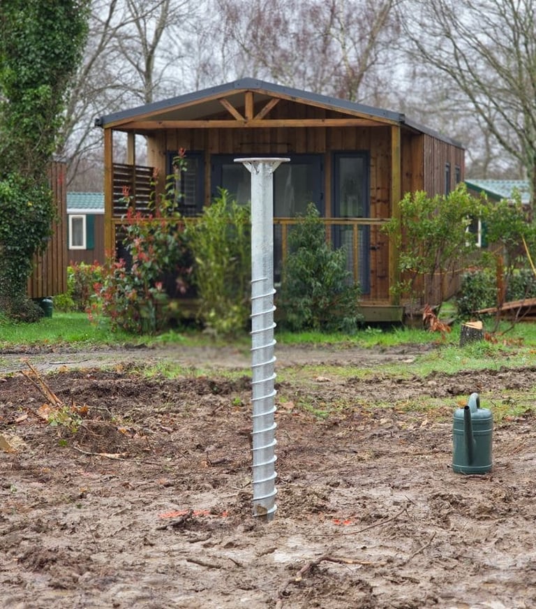 Fondation sur pieux vissés pour mobilhome et chalet de jardin