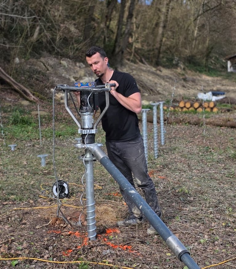 Installateur d'une fondation alternative au pilotis béton