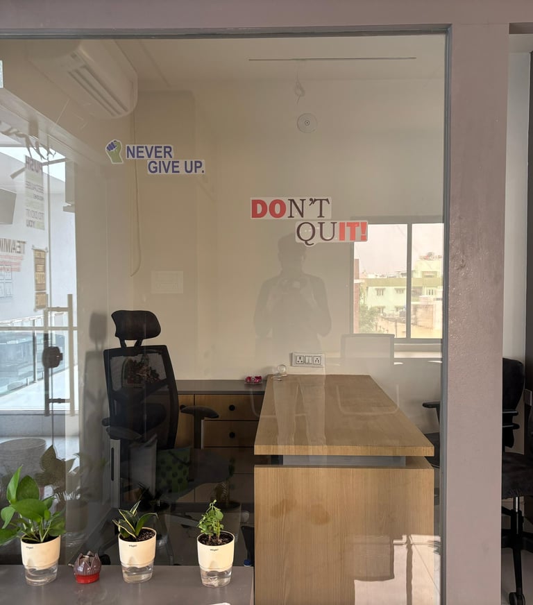 Sashaktbyts office