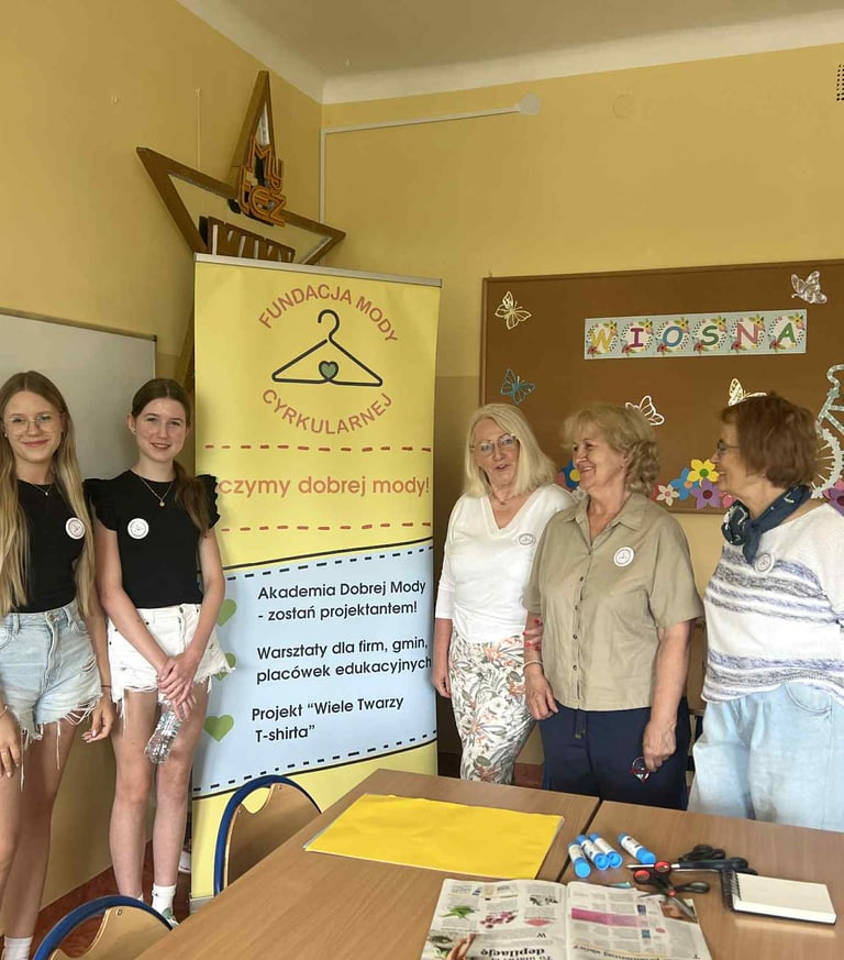 Seniorki - Mentorki, współpracujące z Fundacją Mody Cyrkularnej podczas warsztatów