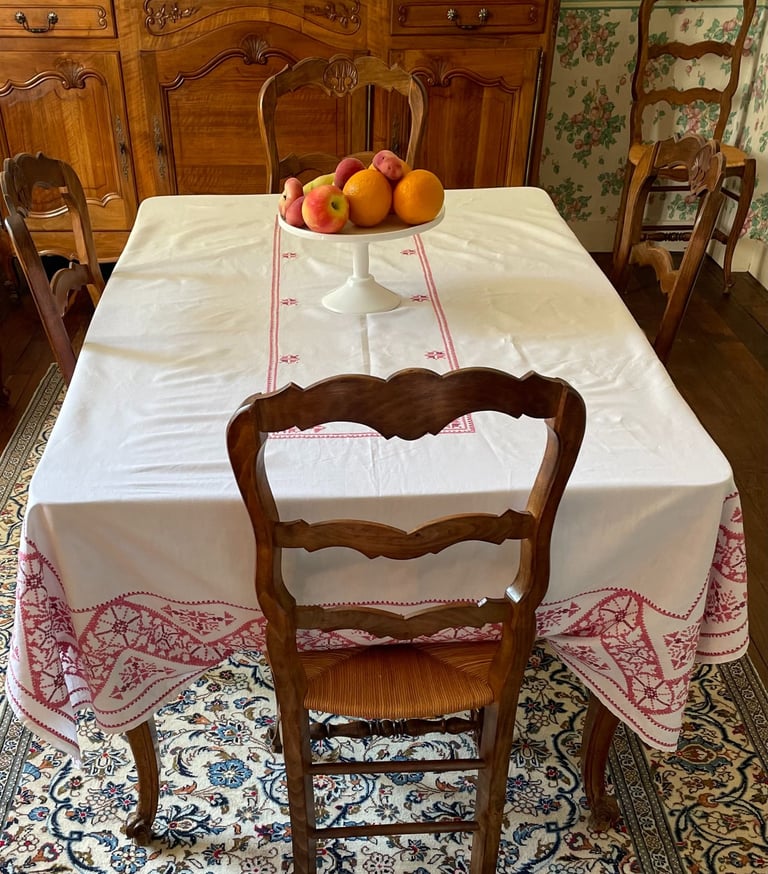 Guest dining and common room