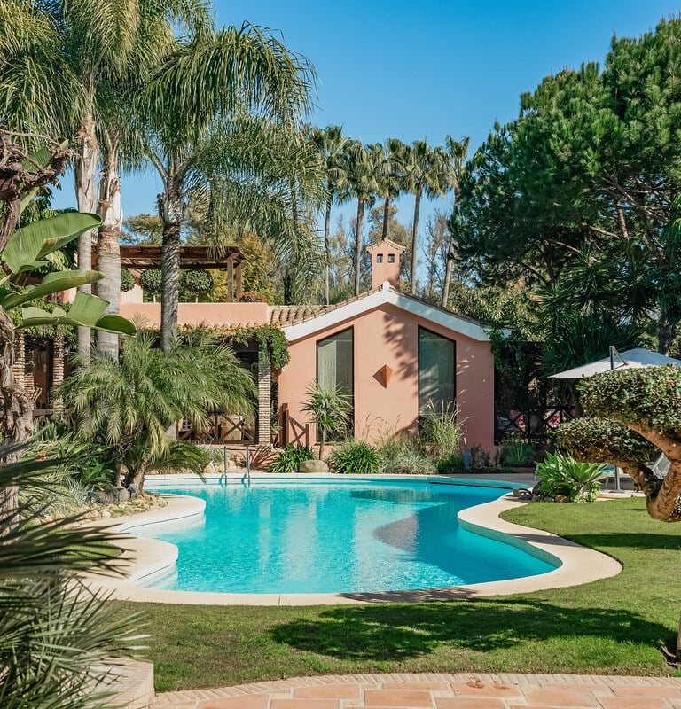 8 bedroom villa near Puente Romano in Marbella