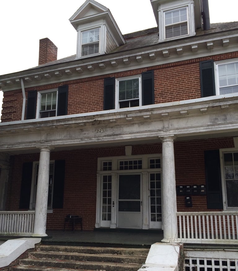 2123 rivermont exterior before 2014 renovation