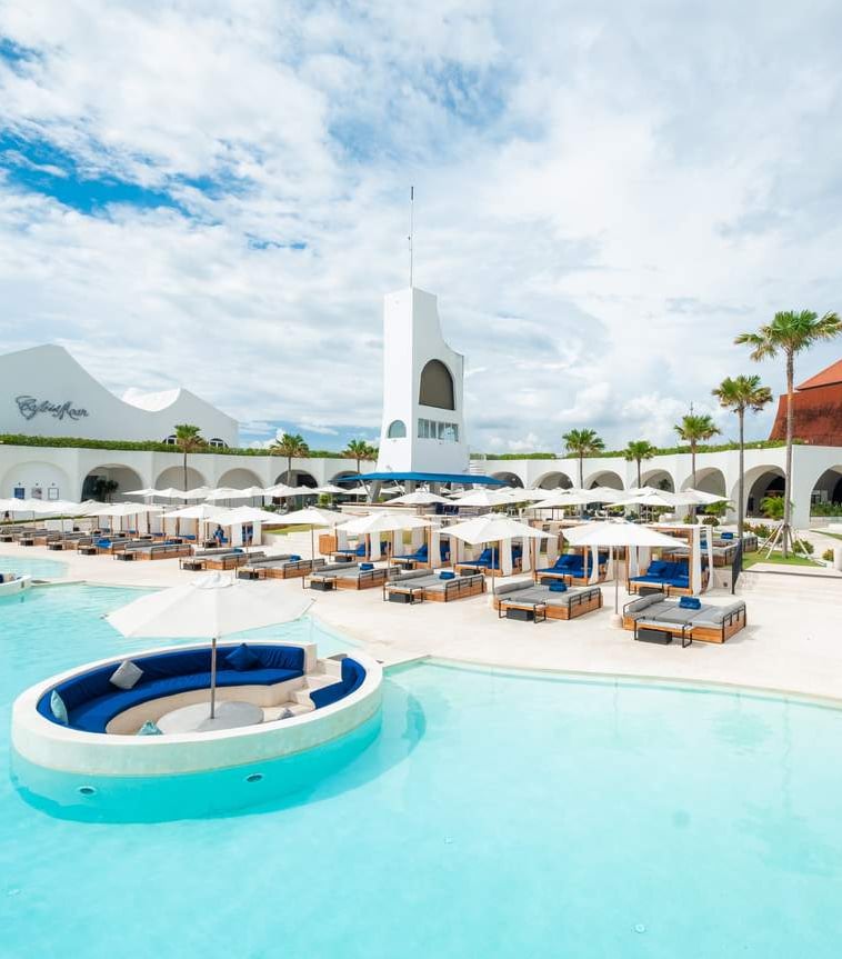 6. Café del Mar Beach Club