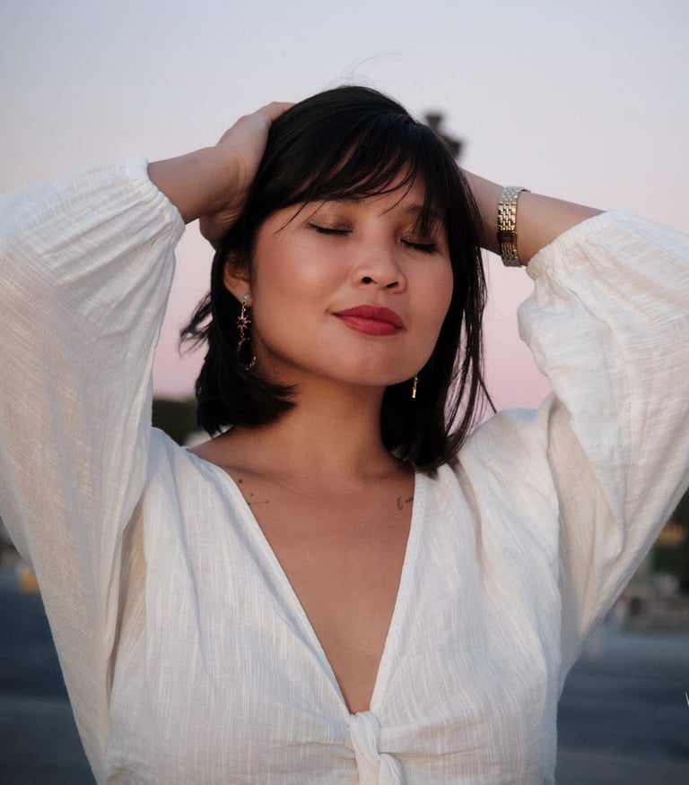 a woman with a white shirt and a white top