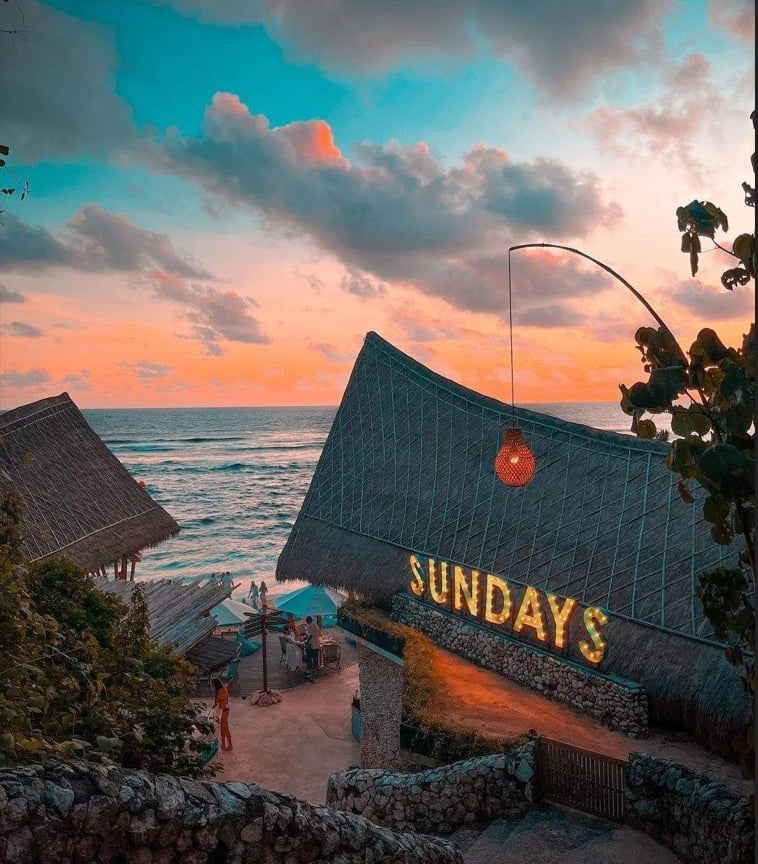 Sundays Beach Club