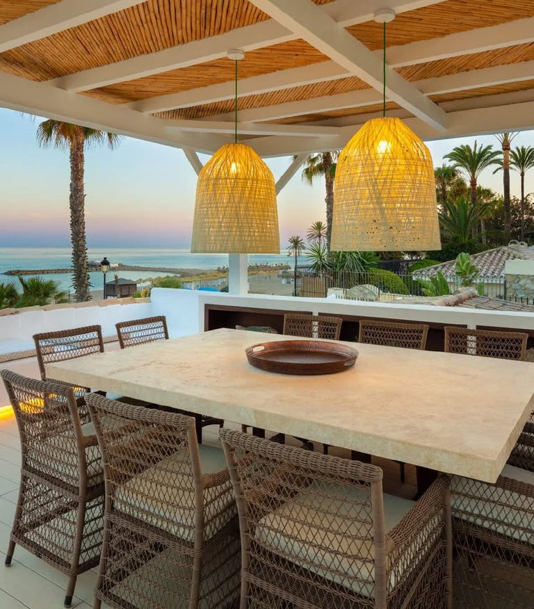 5 bedroom beachfront villa in Puente Romano Marbella