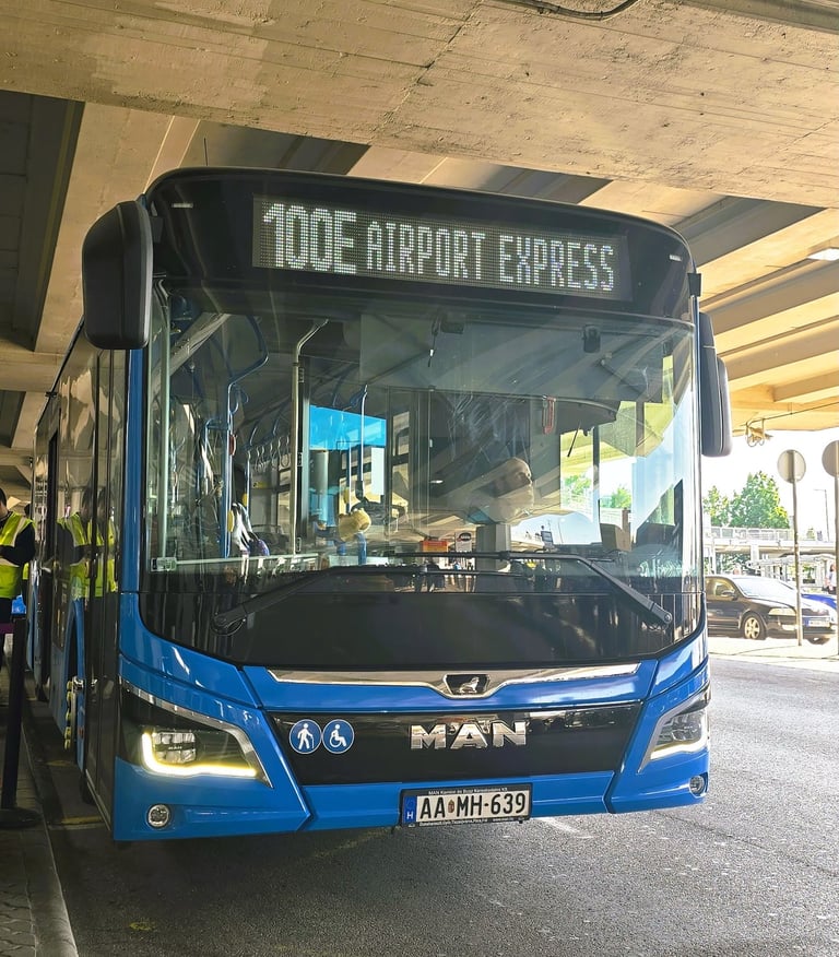 Autobus 100E na lotnisku w Budapeszcie