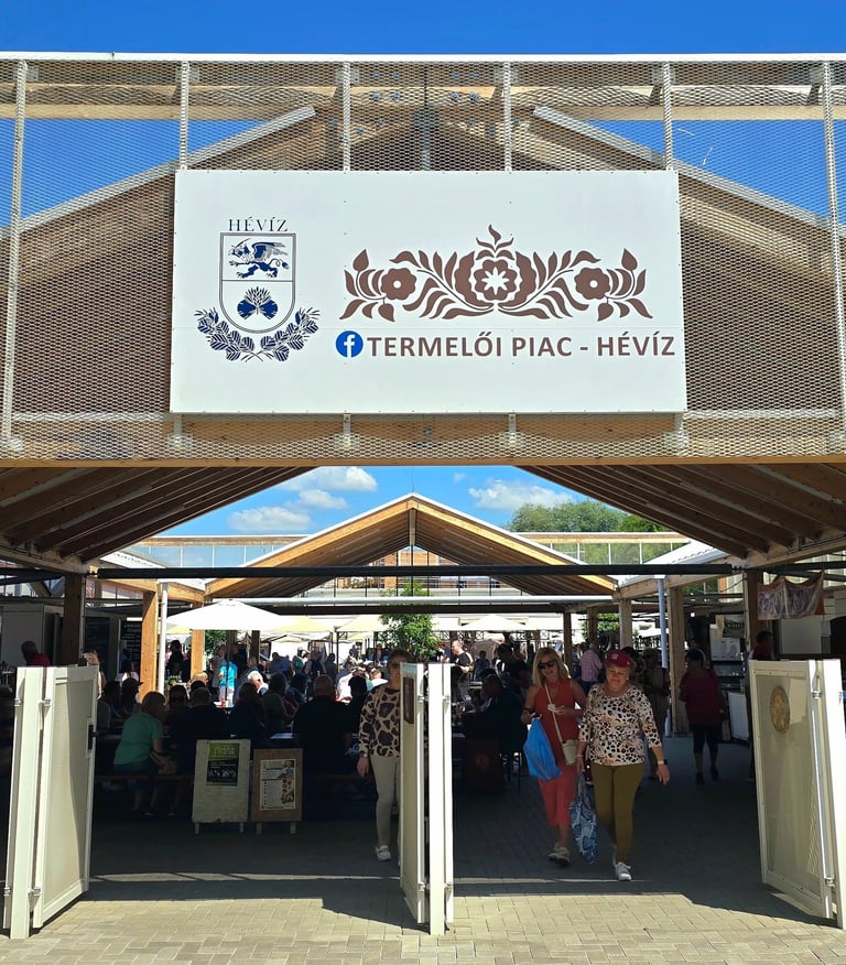 Główne wejście na rynek rzemieślniczy w Hévíz