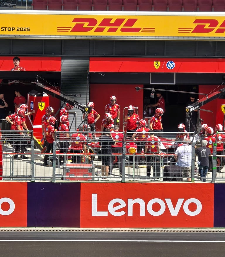 Zespół Ferrari trenujący przed wyścigiem