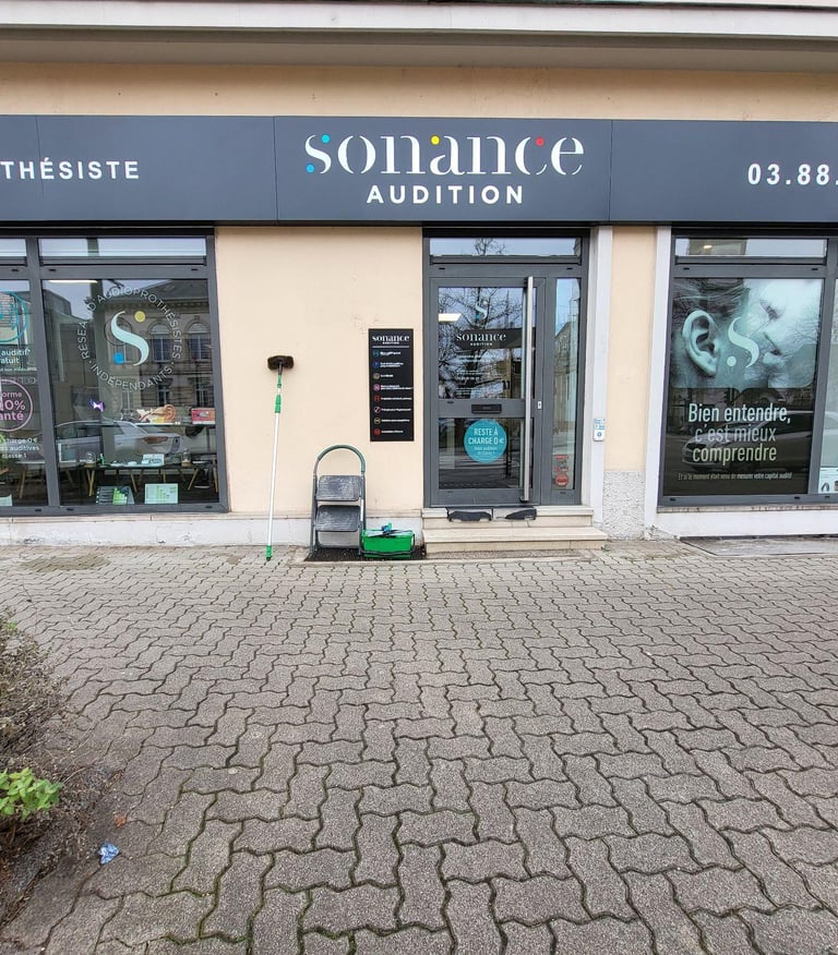 Prestations professionnelles par DV NET : nettoyage vitrine mensuel à Illkirch et Lingolsheim