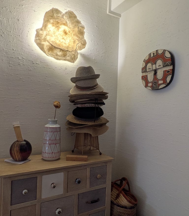 applique murale papier chapeau chez vous