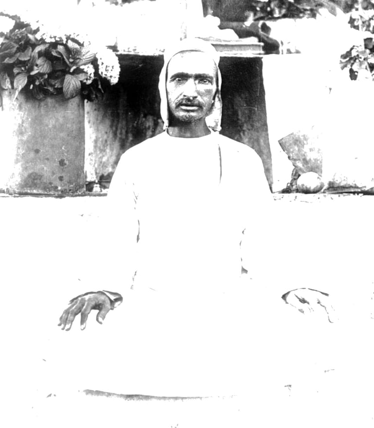 The "Old Hairakhan Baba" manifests in Kathgarìa Dham