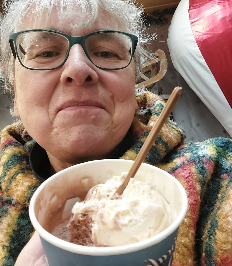 Bild von Sabine Wenke mit einem Eis