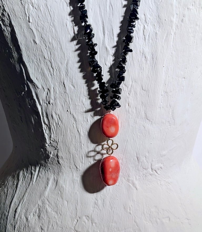 collana-capri-con-corallo-naturale-onice-icona-mediterranea