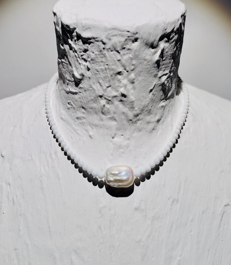 collana-minimal-elegante-piccola-naty-perla-saramazza-agata-bianca