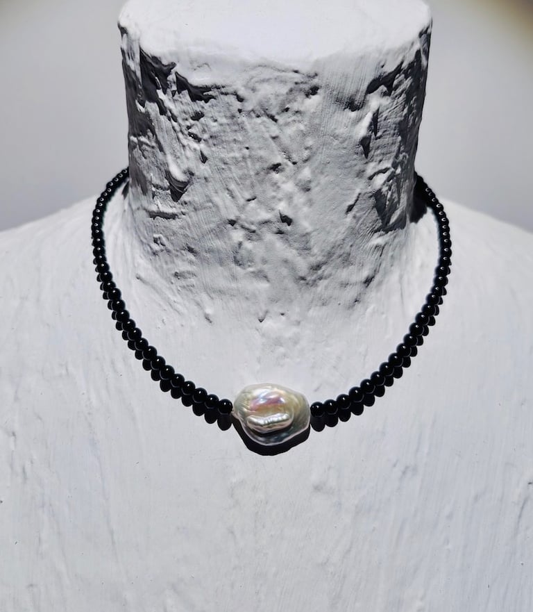 collana-minimal-elegante-piccola-naty-perla-saramazza-Onice-nero