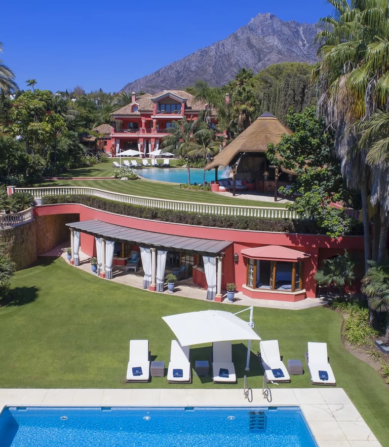 Independent guest villa surrounded by gardens and private pool
