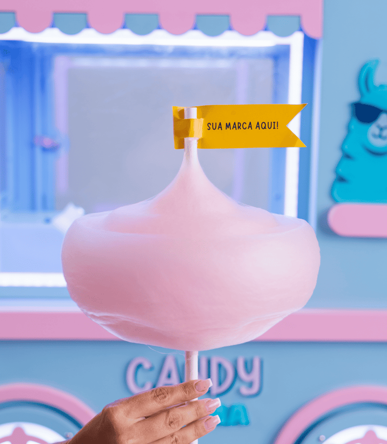 Algodão doce personalizado rosa com bandeirinha de marca.