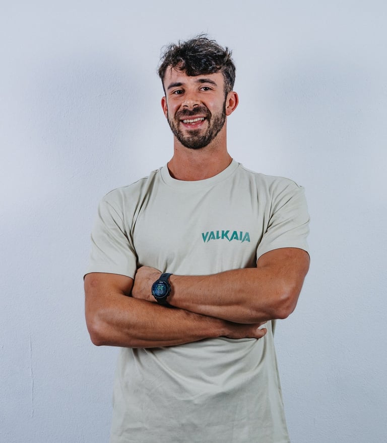 Photo présentant un homme brun, rejoignant l'équipe de la salle de sport, Crossfit et Hyrox de Pau