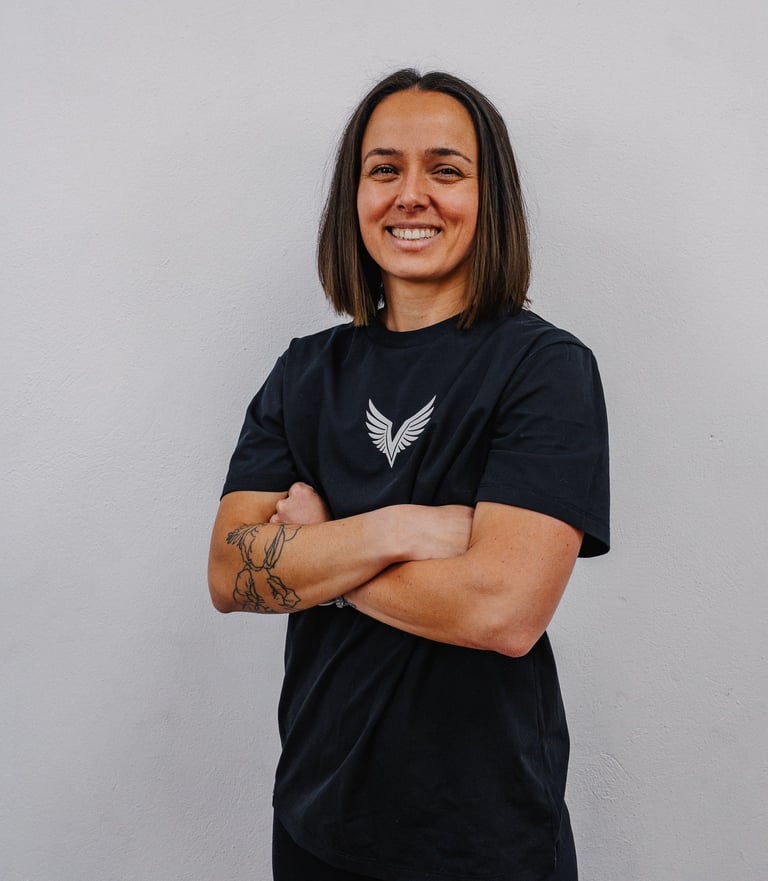 Jeune femme coache de 30 ans, enseignant l'hayrox à Valkaïa Pau. 