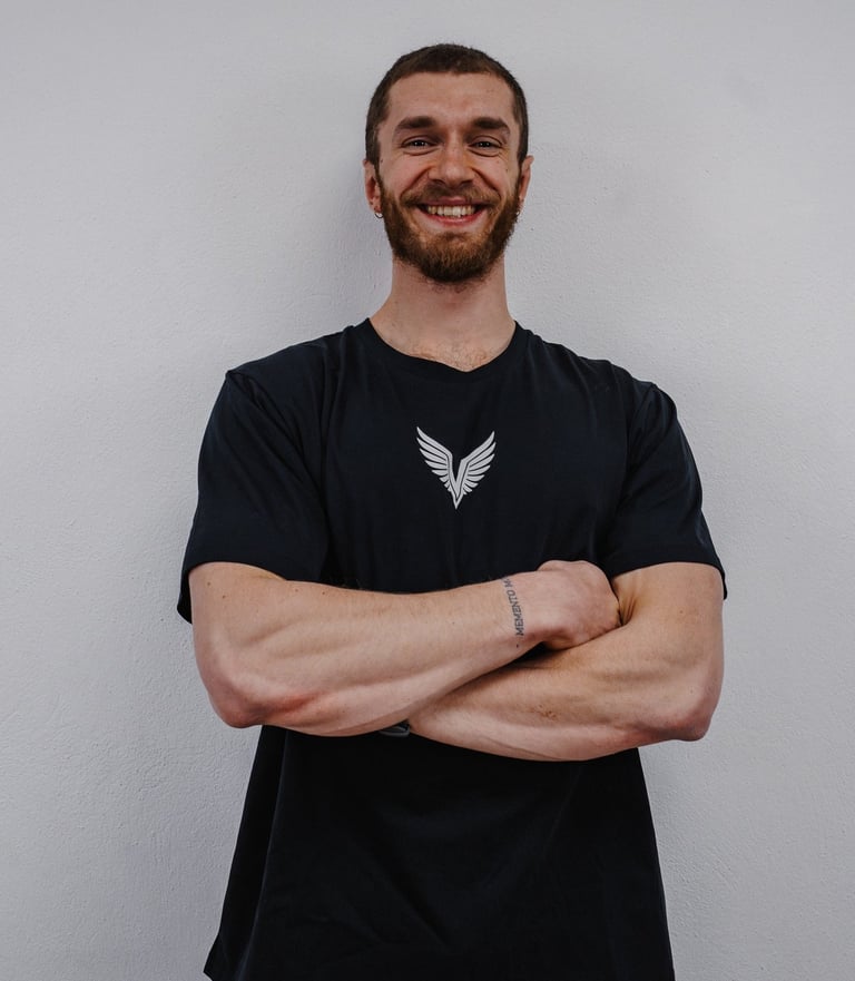 Gérant de la salle de Crossfit Hyrox Valkaia situé au Nord de Pau. Homme de 25 ans