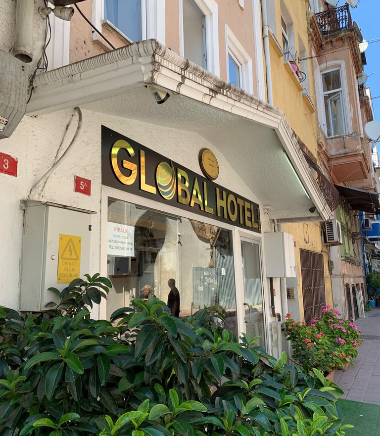 a hotel sign that says global hotel