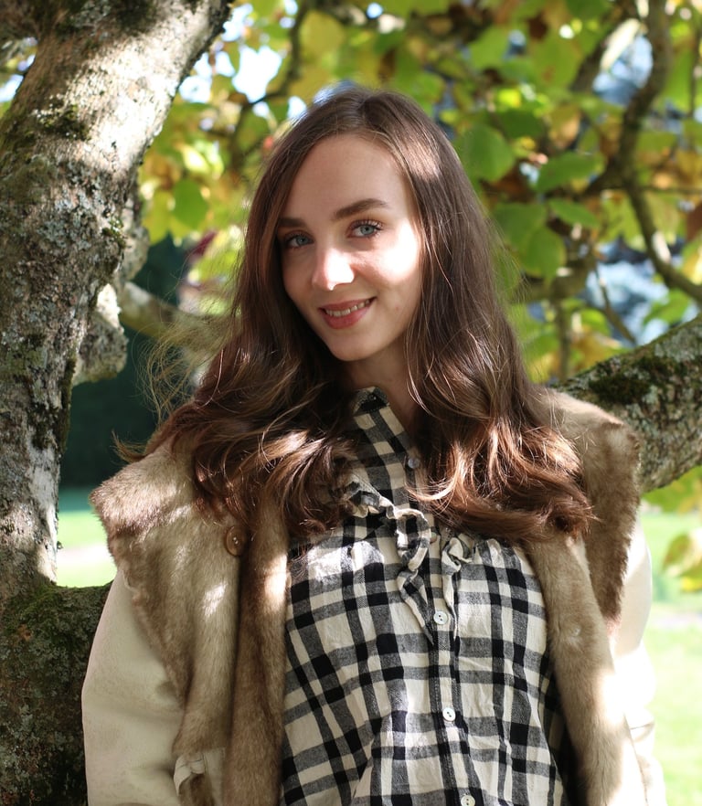 Une lumière parmi les feuillages – l’univers du Petit Jardin Français, entre nature et élégance