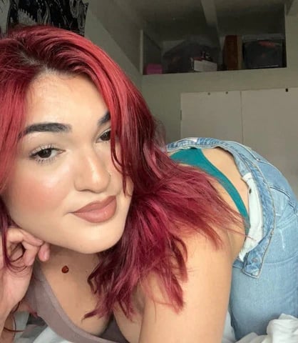 femme cheveux rouge
