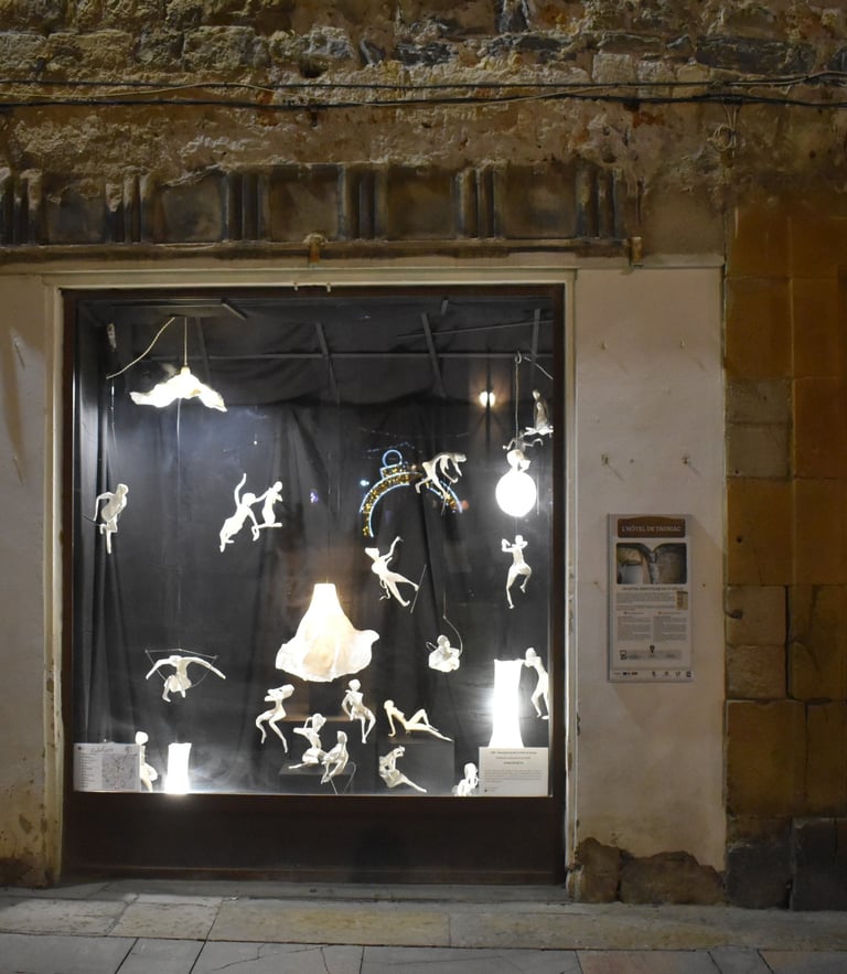 Installations sculptures papier Millau