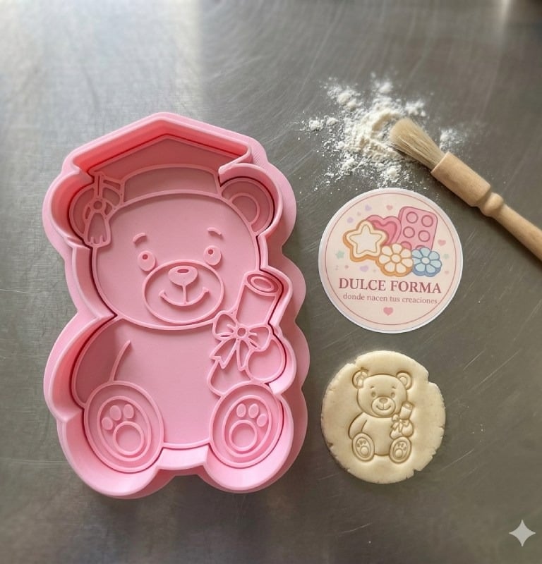 Juego de cortadores y sellos para galletas de graduación con forma de osito de peluche rosa