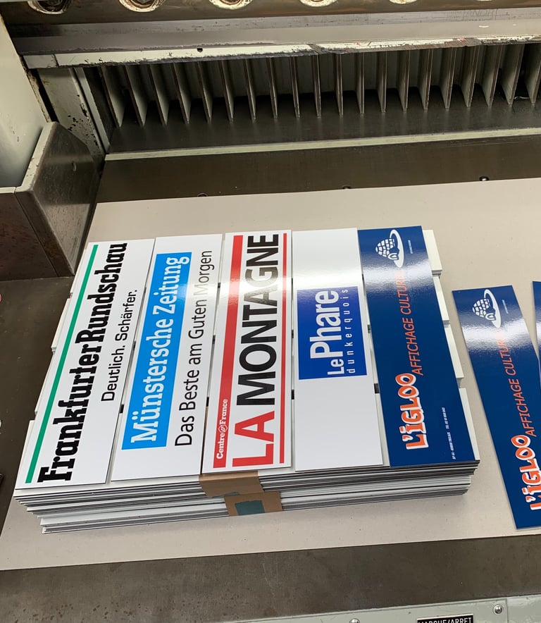 5 modèles de pinces magnétiques Posterclip après découpe