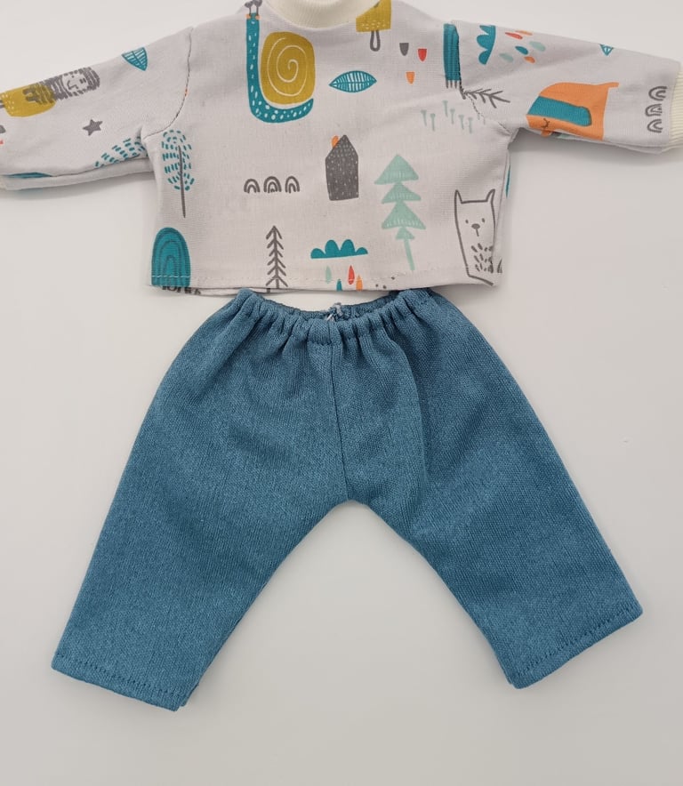 Colourful dolls top with denim blue trousers