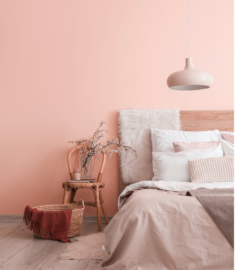 chambre rangée, organisée, épurée, aux couleurs douces