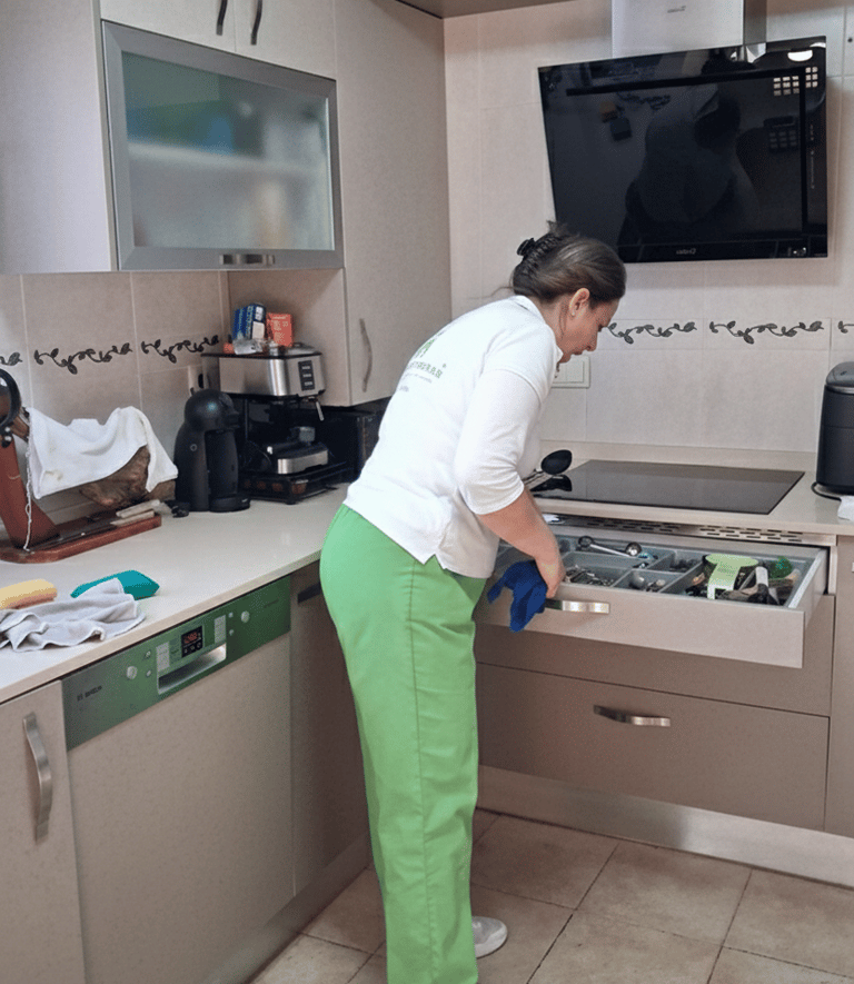 limpieza profunda profesional de cocina en viviendas