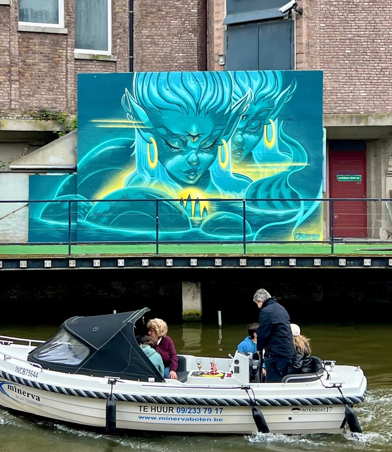 The Siren’s Light - Mural en Bélgica, street art internacional, arte urbano por Ona Salvador