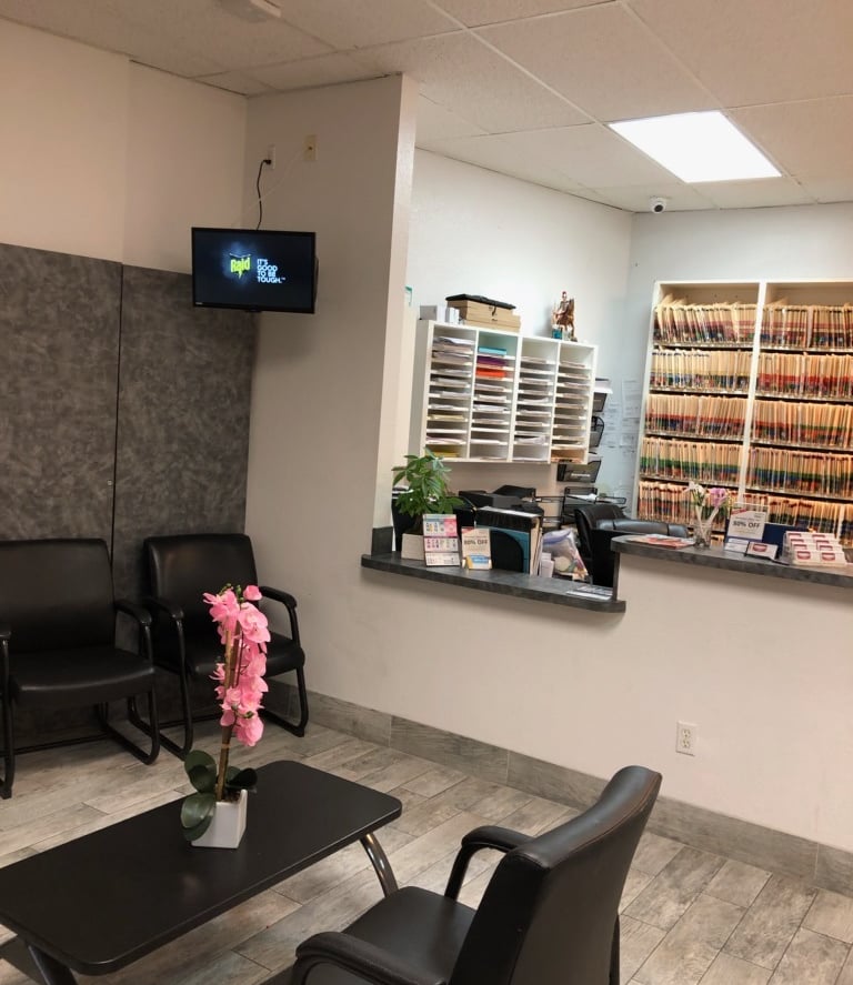 Smile Avenue Dental Group - reception