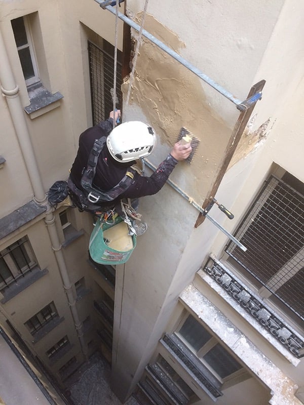 réparation d"enduit par cordiste a Béziers