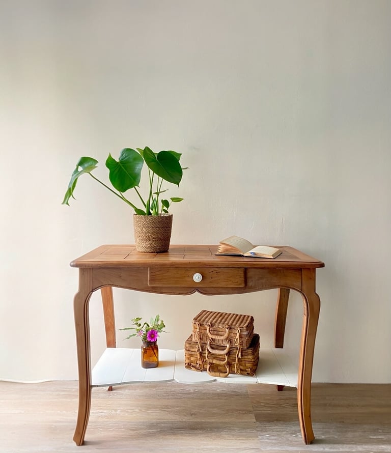 Console ancienne rénovée à l'atelier Chêne & Chiné à Rennes