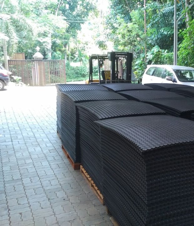 rubber mats in pallets
