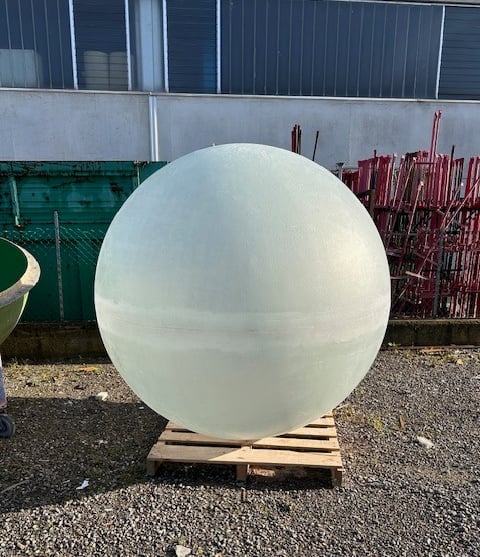Sfera diametro 180 cm in vetro resina