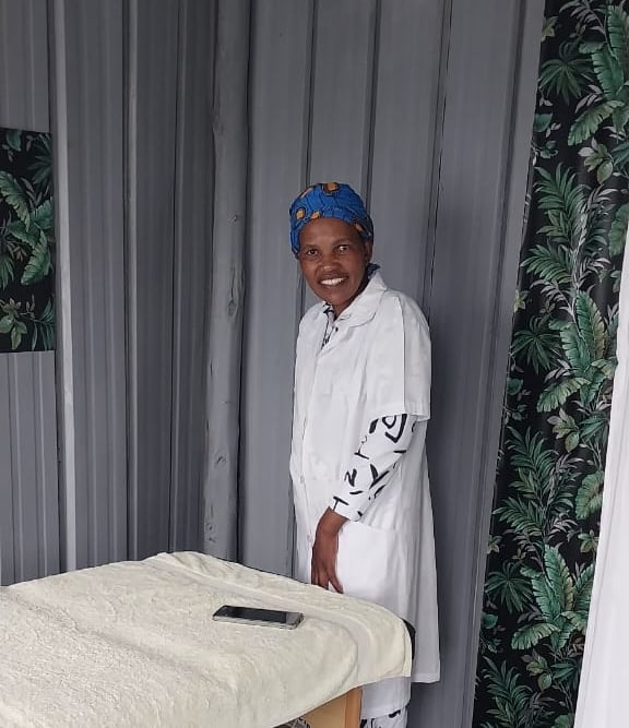 Mumsie Awaiting massage client
