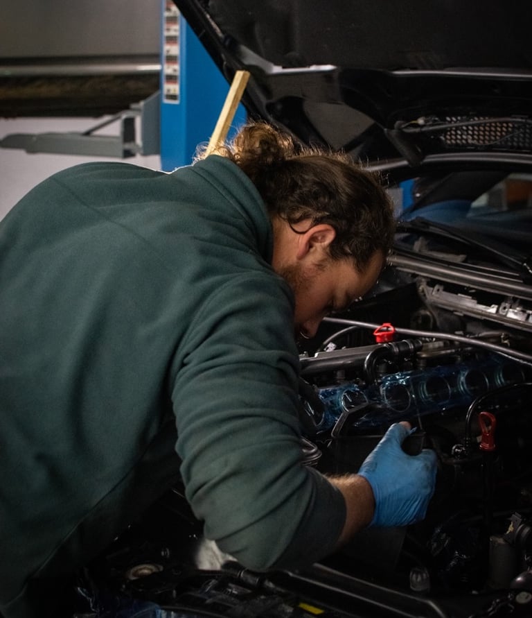 Mécanicien expert, Atelier CCB, Dijon : réparation précise de voiture de sport, service exceptionnel