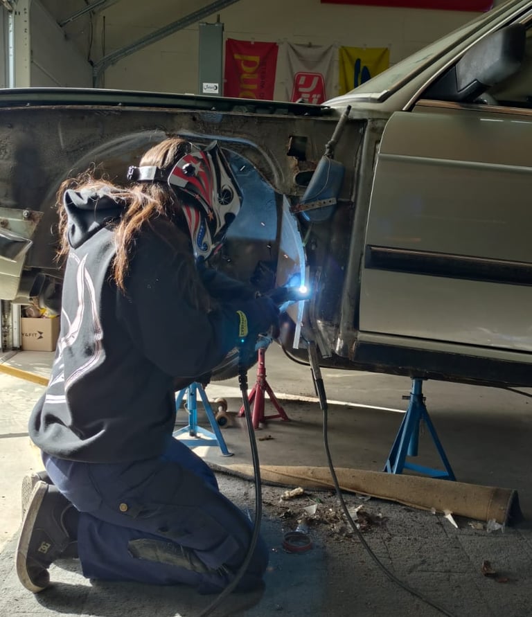 Joy van Haelen welding