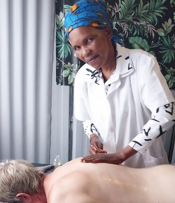 Mumsie doing back massage