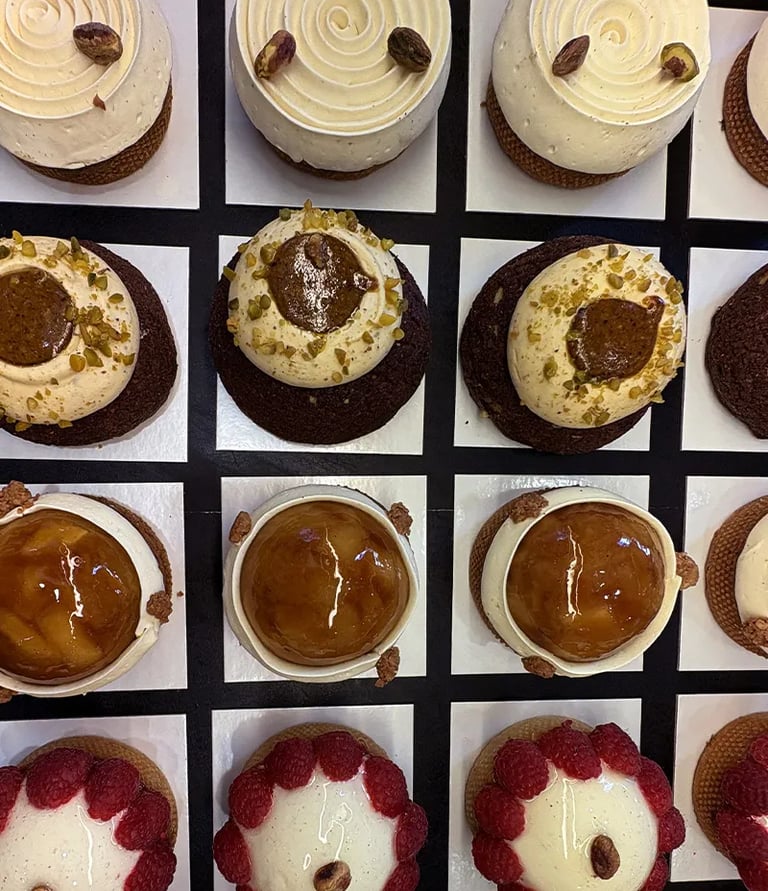 Pâtisseries sur place ou à emporter, gourmand, moderne et savoureux. Paris 11ème. Façon Des Boulangers.