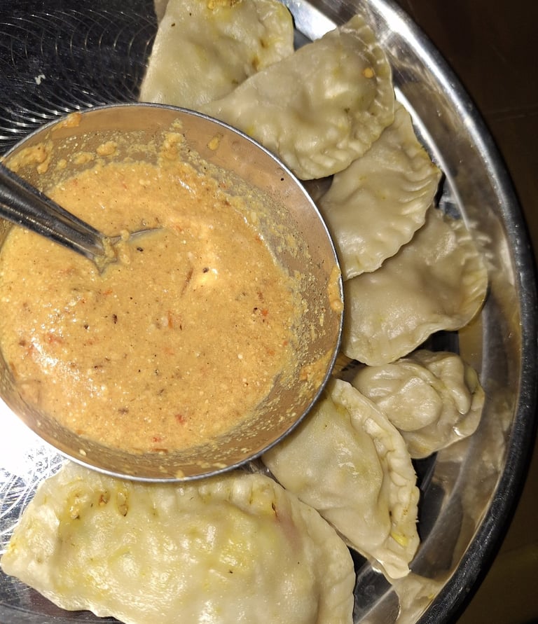 Making momos by tourists in Thakurdwara