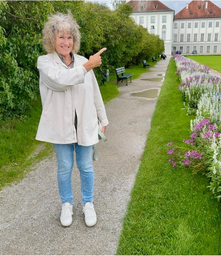 German teacher Uschi leading a Walk and Talk German session in Munich