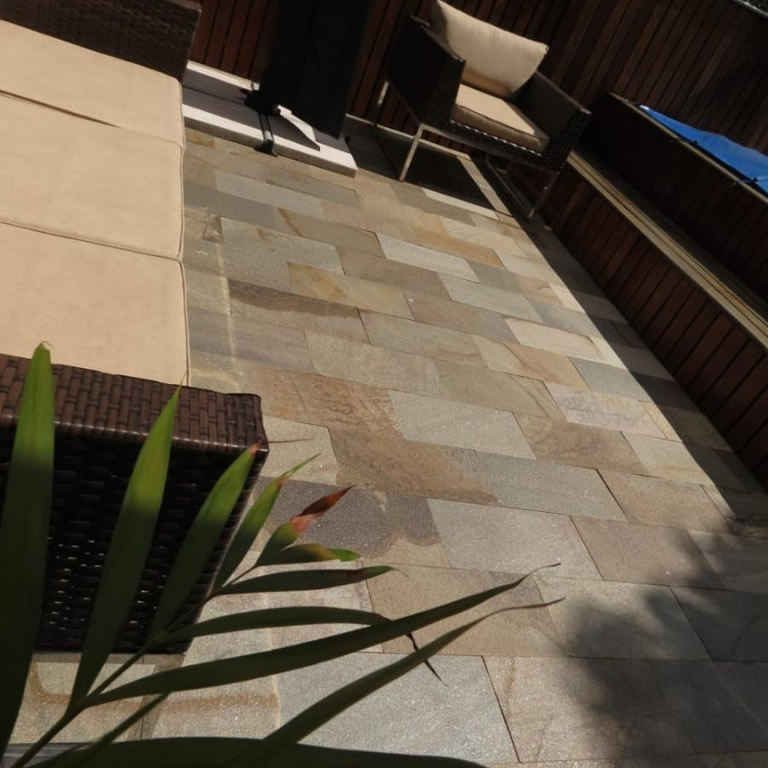 pedra carranca verde serrada piso e parede interno e externo. rústico e elegante. antiderrapante.