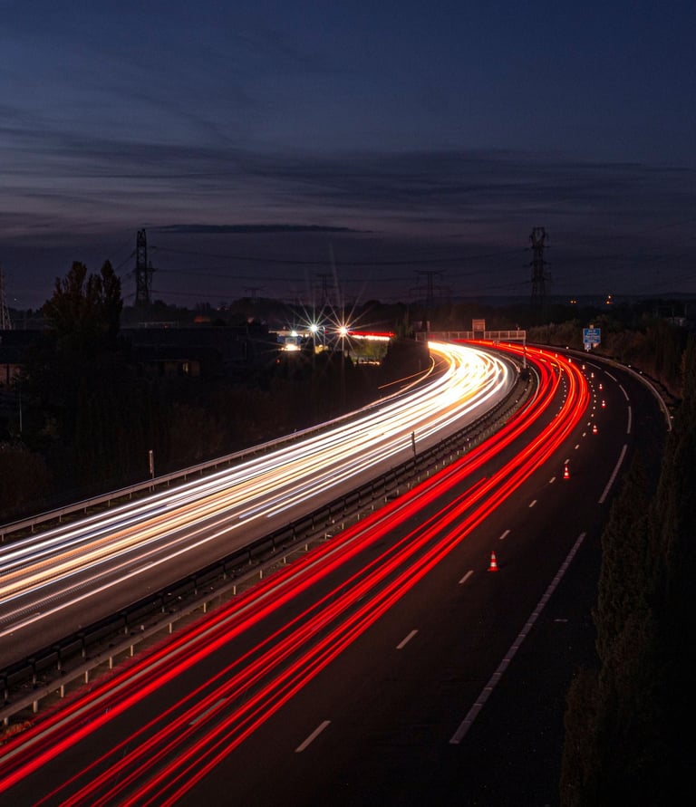 trainée lumineuse sur autoroute